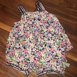 🌼5/$25  3m Baby V floral outfit